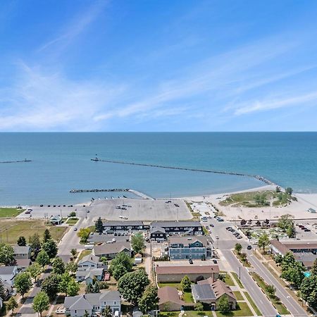 Snyders Shoreline Inn Ладингтон Екстер'єр фото