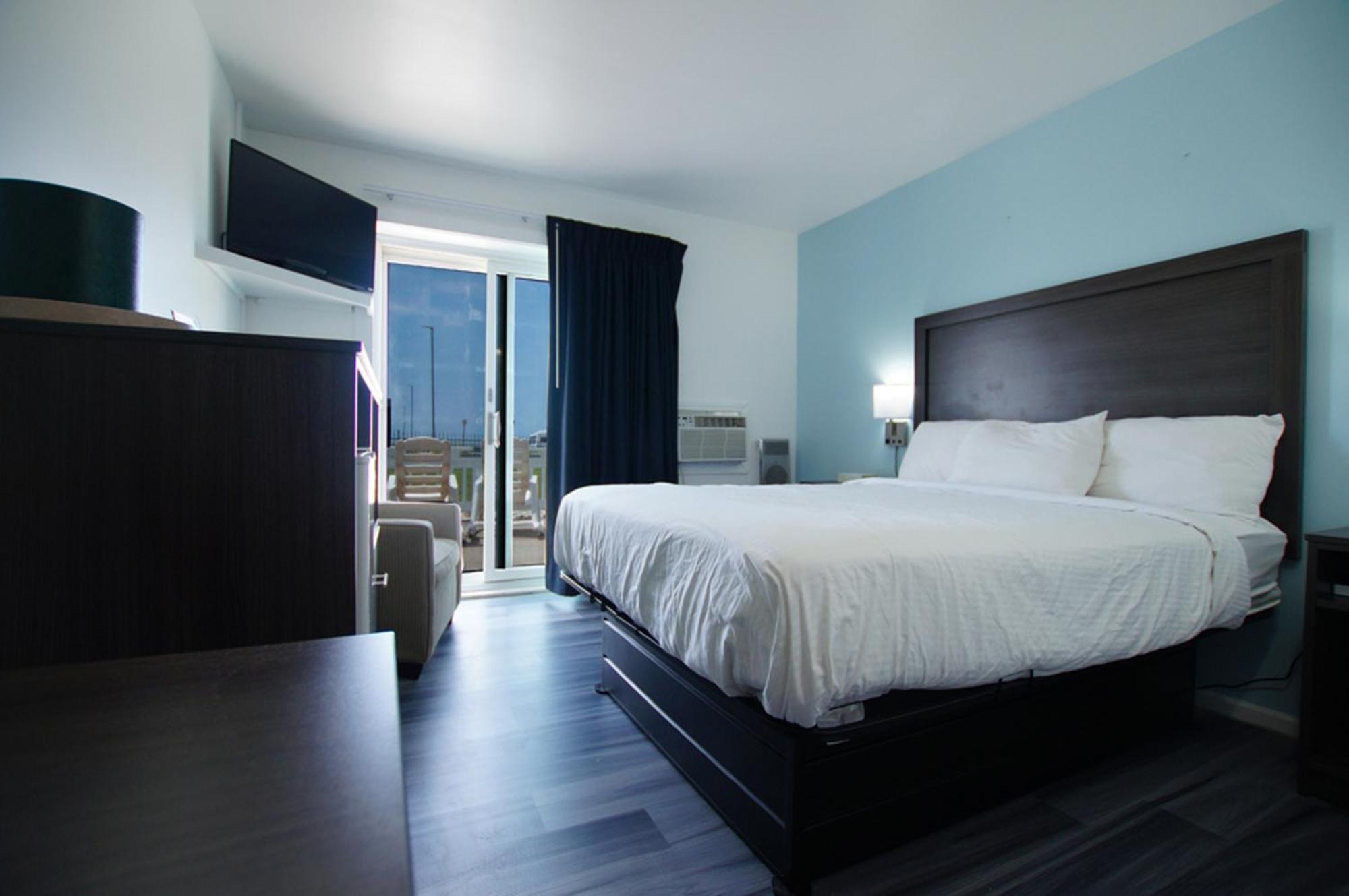 Snyders Shoreline Inn Ладингтон Екстер'єр фото