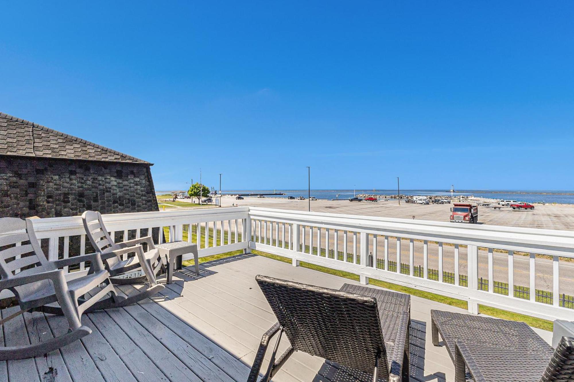 Snyders Shoreline Inn Ладингтон Екстер'єр фото