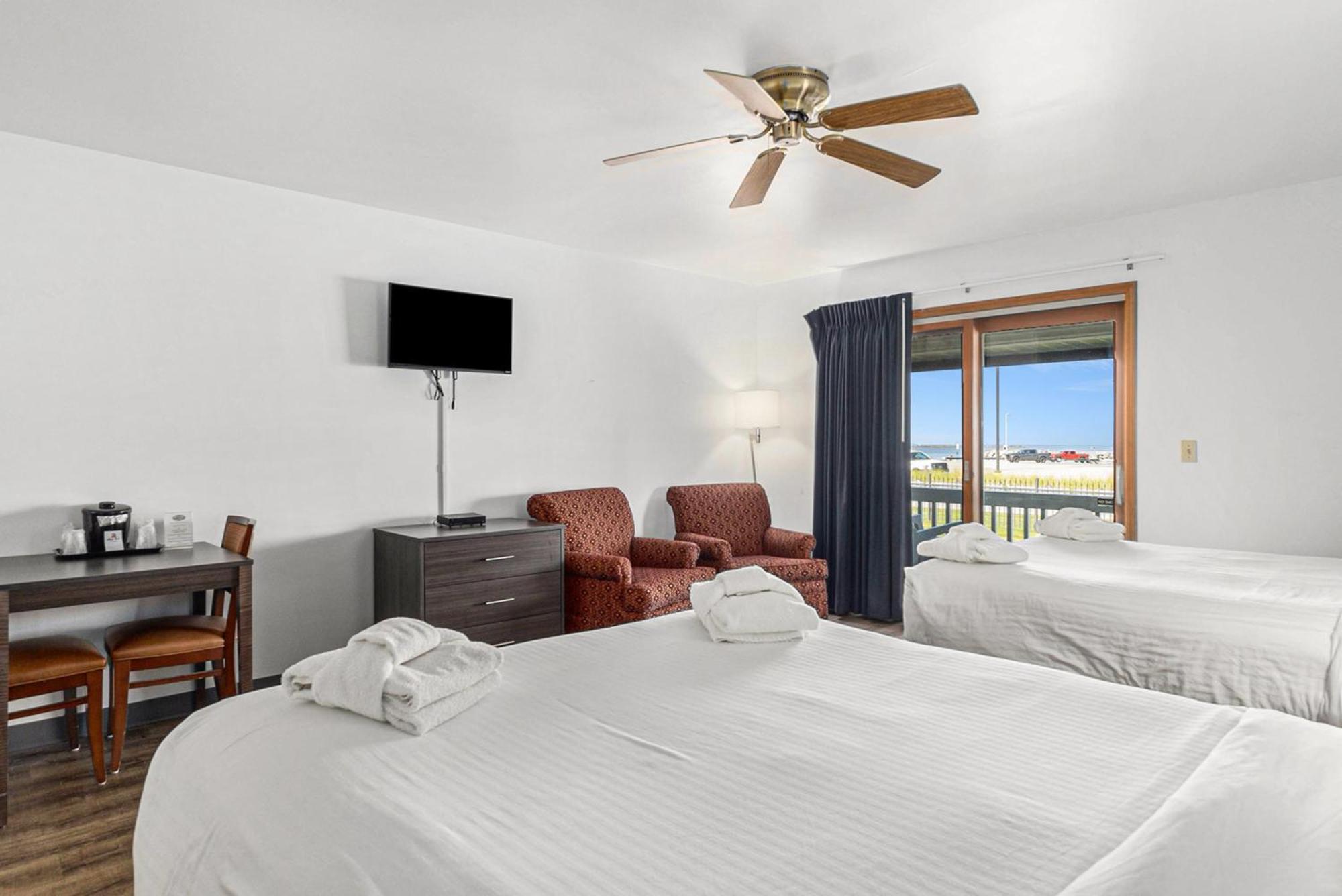Snyders Shoreline Inn Ладингтон Екстер'єр фото