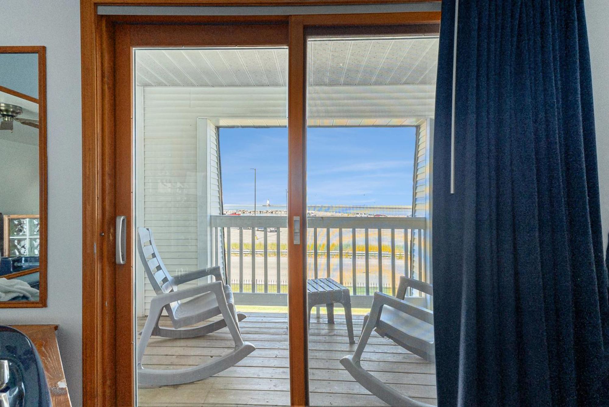 Snyders Shoreline Inn Ладингтон Екстер'єр фото