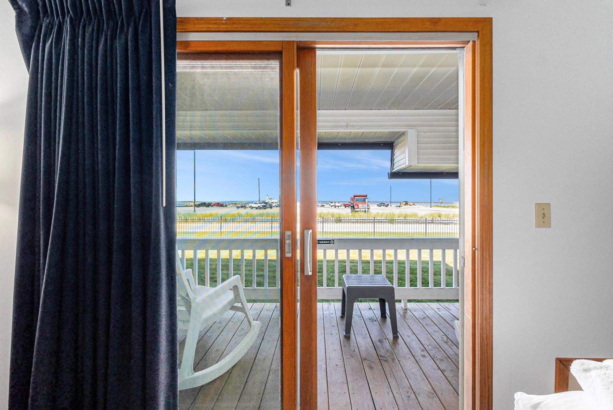 Snyders Shoreline Inn Ладингтон Екстер'єр фото